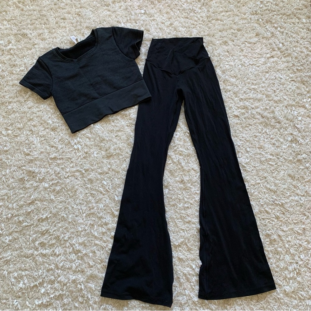 Bundle Aerie OFFLINE Black High Waisted Flare Leggings & Cropped Shirt Gray